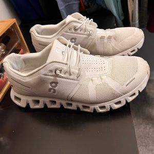 On cloud womens running shoes
